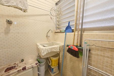 Área de serviço de apartamento para alugar com 2 quartos, 70m² em Jardim Vitoria, Guarujá