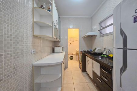 Cozinha de apartamento para alugar com 2 quartos, 70m² em Jardim Vitoria, Guarujá