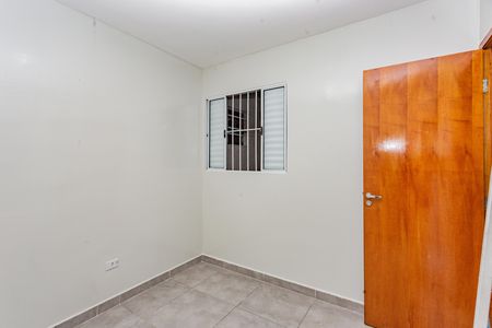 Quarto 1 de casa para alugar com 2 quartos, 42m² em Parque Bristol, São Paulo