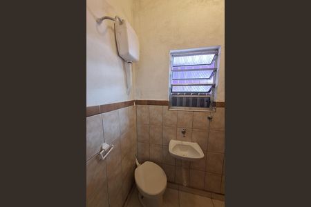 Casa para alugar com 60m², 2 quartos e 4 vagas Casa para alugar com 60m², 2 quartos e 4 vagasBanheiro da Suíte