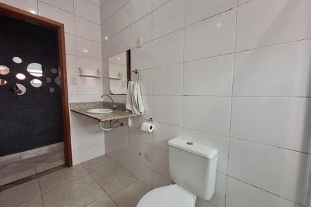 Casa para alugar com 60m², 2 quartos e 4 vagas Casa para alugar com 60m², 2 quartos e 4 vagasBanheiro