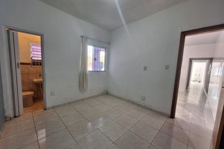 Casa para alugar com 60m², 2 quartos e 4 vagas Casa para alugar com 60m², 2 quartos e 4 vagasSuíte