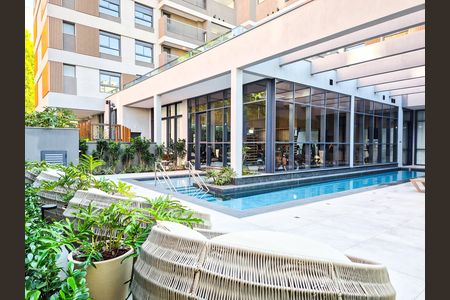 Apartamento à venda com 305m², 4 quartos e 3 vagas Apartamento à venda com 305m², 4 quartos e 3 vagasPiscina