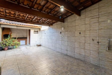 Casa à venda com 188m², 2 quartos e 1 vagaQuintal