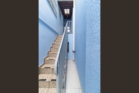 Casa para alugar com 120m², 3 quartos e 2 vagasEscada