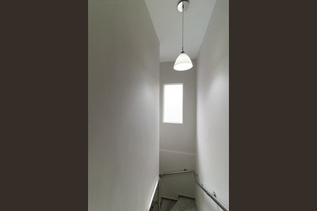 Casa para alugar com 120m², 3 quartos e 2 vagasEscada