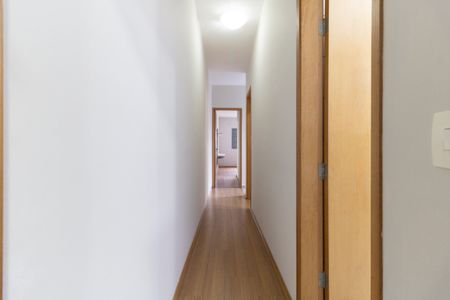 Casa para alugar com 120m², 3 quartos e 2 vagasCorredor