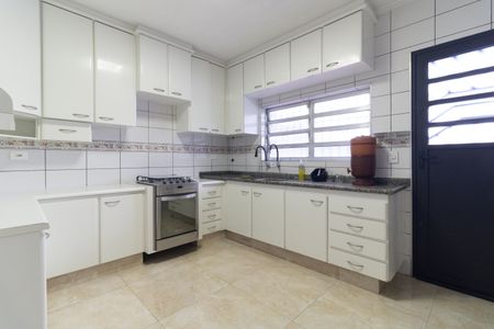 Casa para alugar com 120m², 3 quartos e 2 vagasCozinha 