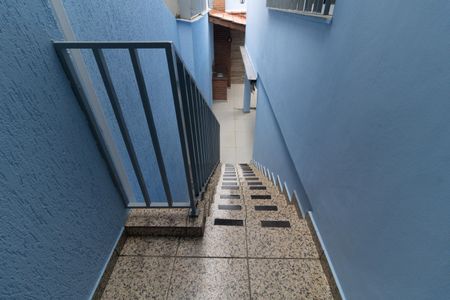 Casa para alugar com 120m², 3 quartos e 2 vagasEscada