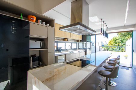 Apartamento à venda com 180m², 3 quartos e 2 vagas Apartamento à venda com 180m², 3 quartos e 2 vagasCozinha