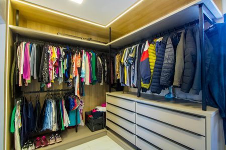 Apartamento à venda com 180m², 3 quartos e 2 vagas Apartamento à venda com 180m², 3 quartos e 2 vagasQuarto 2
