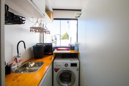 Apartamento à venda com 180m², 3 quartos e 2 vagas Apartamento à venda com 180m², 3 quartos e 2 vagasÁrea de serviço