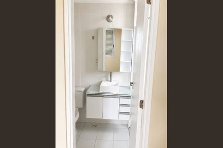 Banheiro social de apartamento para alugar com 3 quartos, 78m² em Parque Industrial, São José dos Campos