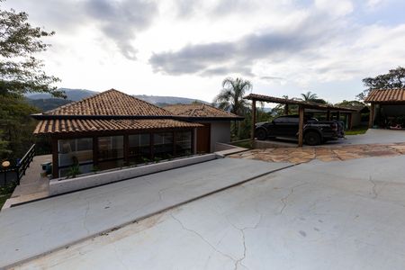 Casa de condomínio à venda com 2117m², 4 quartos e 8 vagas Casa de condomínio à venda com 2117m², 4 quartos e 8 vagasFachada