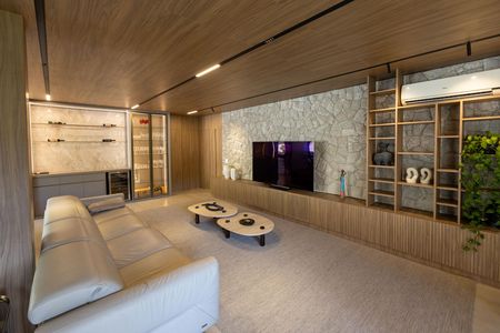 Casa de condomínio à venda com 2117m², 4 quartos e 8 vagas Casa de condomínio à venda com 2117m², 4 quartos e 8 vagasSala de TV