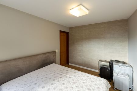 Casa de condomínio à venda com 2117m², 4 quartos e 8 vagas Casa de condomínio à venda com 2117m², 4 quartos e 8 vagasQuarto 2
