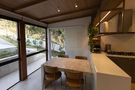 Casa de condomínio à venda com 2117m², 4 quartos e 8 vagas Casa de condomínio à venda com 2117m², 4 quartos e 8 vagasCozinha