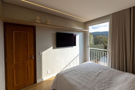 Casa de condomínio à venda com 2117m², 4 quartos e 8 vagas Casa de condomínio à venda com 2117m², 4 quartos e 8 vagasSuíte 2
