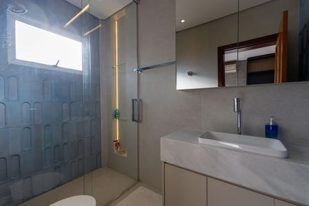 Casa de condomínio à venda com 2117m², 4 quartos e 8 vagas Casa de condomínio à venda com 2117m², 4 quartos e 8 vagasBanheiro da Suíte 1