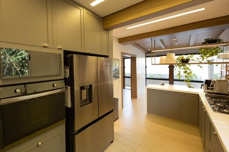 Casa de condomínio à venda com 2117m², 4 quartos e 8 vagas Casa de condomínio à venda com 2117m², 4 quartos e 8 vagasCozinha