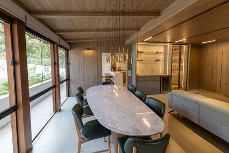 Casa de condomínio à venda com 2117m², 4 quartos e 8 vagas Casa de condomínio à venda com 2117m², 4 quartos e 8 vagasSala de Jantar
