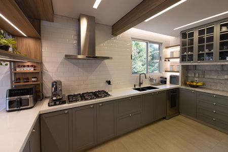 Casa de condomínio à venda com 2117m², 4 quartos e 8 vagas Casa de condomínio à venda com 2117m², 4 quartos e 8 vagasCozinha