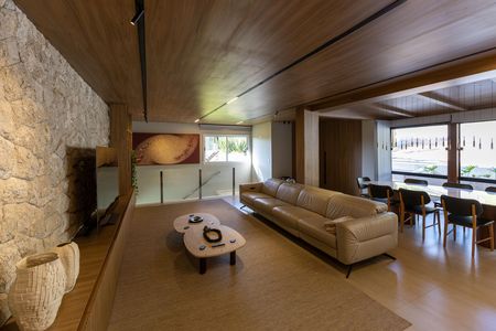 Casa de condomínio à venda com 2117m², 4 quartos e 8 vagas Casa de condomínio à venda com 2117m², 4 quartos e 8 vagasSala de TV