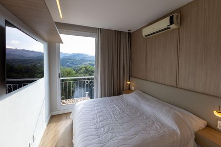 Casa de condomínio à venda com 2117m², 4 quartos e 8 vagas Casa de condomínio à venda com 2117m², 4 quartos e 8 vagasSuíte 2