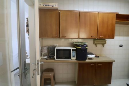 Cozinha de apartamento para alugar com 2 quartos, 73m² em Jardim Praiano, Guarujá