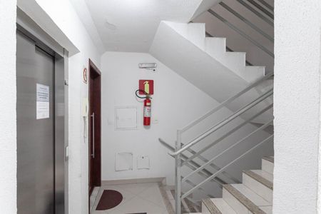 Apartamento à venda com 76m², 3 quartos e 2 vagas Apartamento à venda com 76m², 3 quartos e 2 vagasHall social
