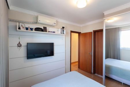 Apartamento à venda com 76m², 3 quartos e 2 vagas Apartamento à venda com 76m², 3 quartos e 2 vagasSuíte