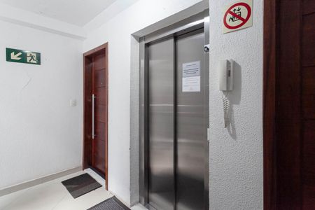 Apartamento à venda com 76m², 3 quartos e 2 vagas Apartamento à venda com 76m², 3 quartos e 2 vagasHall social