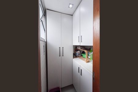 Apartamento à venda com 76m², 3 quartos e 2 vagas Apartamento à venda com 76m², 3 quartos e 2 vagasDespensa
