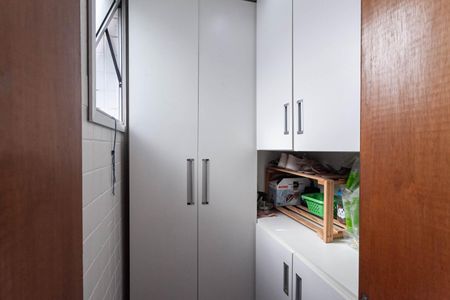 Apartamento à venda com 76m², 3 quartos e 2 vagas Apartamento à venda com 76m², 3 quartos e 2 vagasDespensa