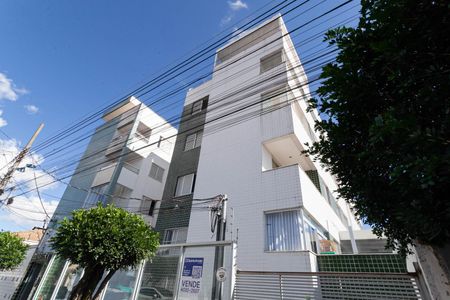 Apartamento à venda com 76m², 3 quartos e 2 vagas Apartamento à venda com 76m², 3 quartos e 2 vagasFachada