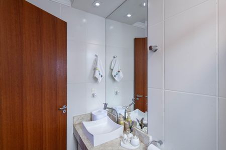 Apartamento à venda com 76m², 3 quartos e 2 vagas Apartamento à venda com 76m², 3 quartos e 2 vagasBanheiro da suíte