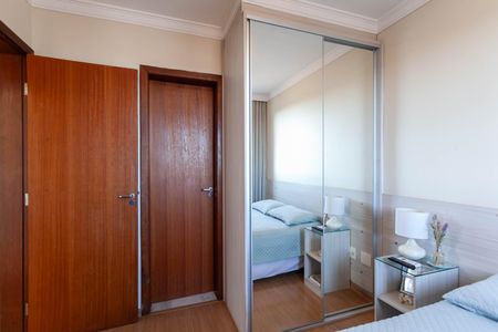 Apartamento à venda com 76m², 3 quartos e 2 vagas Apartamento à venda com 76m², 3 quartos e 2 vagasSuíte