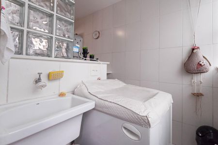 Apartamento à venda com 76m², 3 quartos e 2 vagas Apartamento à venda com 76m², 3 quartos e 2 vagasCozinha e Área de Serviço