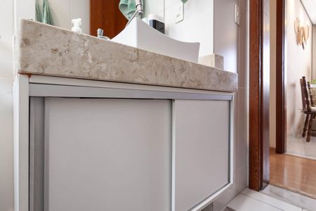 Apartamento à venda com 76m², 3 quartos e 2 vagas Apartamento à venda com 76m², 3 quartos e 2 vagasBanheiro social