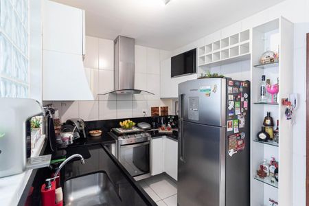 Apartamento à venda com 76m², 3 quartos e 2 vagas Apartamento à venda com 76m², 3 quartos e 2 vagasCozinha e Área de Serviço