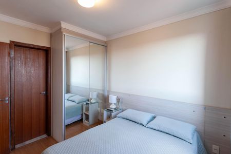 Apartamento à venda com 76m², 3 quartos e 2 vagas Apartamento à venda com 76m², 3 quartos e 2 vagasSuíte