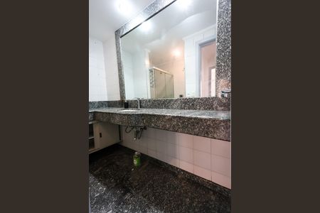 Apartamento à venda com 69m², 2 quartos e 1 vaga Apartamento à venda com 69m², 2 quartos e 1 vagaBanheiro