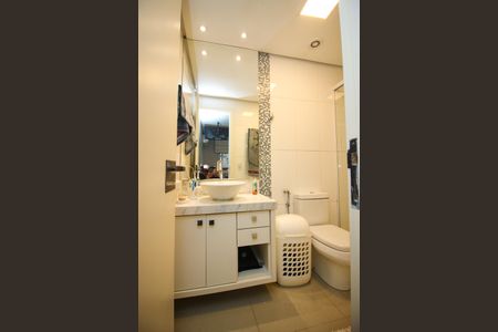 Casa de condomínio à venda com 220m², 4 quartos e 3 vagas Casa de condomínio à venda com 220m², 4 quartos e 3 vagasBanheiro da Suíte 2