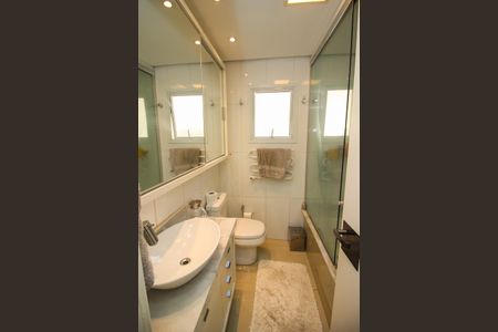 Casa de condomínio à venda com 220m², 4 quartos e 3 vagas Casa de condomínio à venda com 220m², 4 quartos e 3 vagasBanheiro da Suíte 1