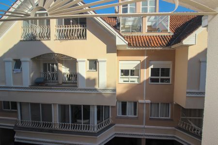 Casa de condomínio à venda com 220m², 4 quartos e 3 vagas Casa de condomínio à venda com 220m², 4 quartos e 3 vagasVista da Sacada