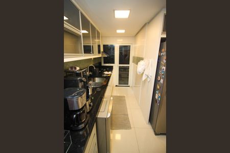 Cozinha de casa de condomínio à venda com 4 quartos, 220m² em Cavalhada, Porto Alegre