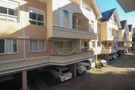 Casa de condomínio à venda com 220m², 4 quartos e 3 vagas Casa de condomínio à venda com 220m², 4 quartos e 3 vagasVista da Sacada