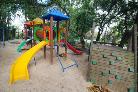Casa de condomínio à venda com 220m², 4 quartos e 3 vagas Casa de condomínio à venda com 220m², 4 quartos e 3 vagasÁrea comum - Playground