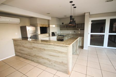Casa de condomínio à venda com 220m², 4 quartos e 3 vagas Casa de condomínio à venda com 220m², 4 quartos e 3 vagasÁrea comum - Salão de festas 2