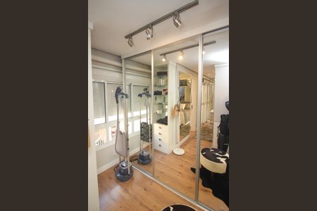 Casa de condomínio à venda com 220m², 4 quartos e 3 vagas Casa de condomínio à venda com 220m², 4 quartos e 3 vagasCloset da suíte 1